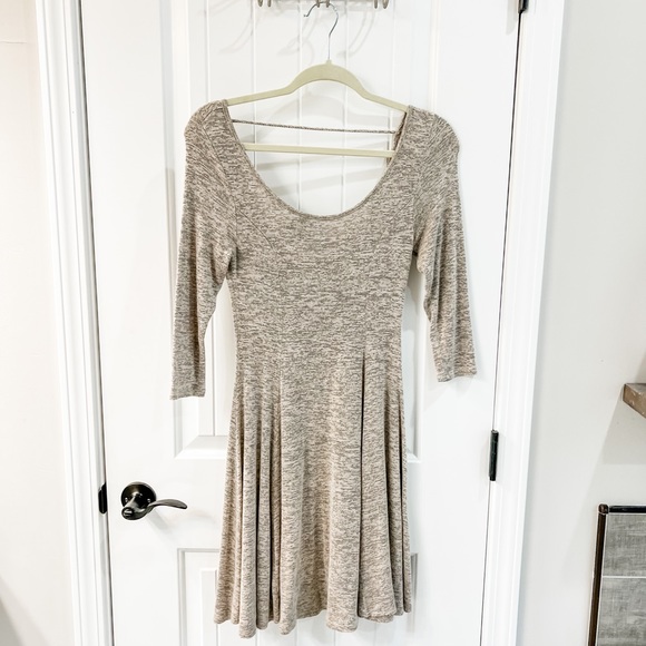 Acemi Beige Open Back 3/4 Sleeve Lightweight Sweater Dress Size Small - Picture 1 of 7